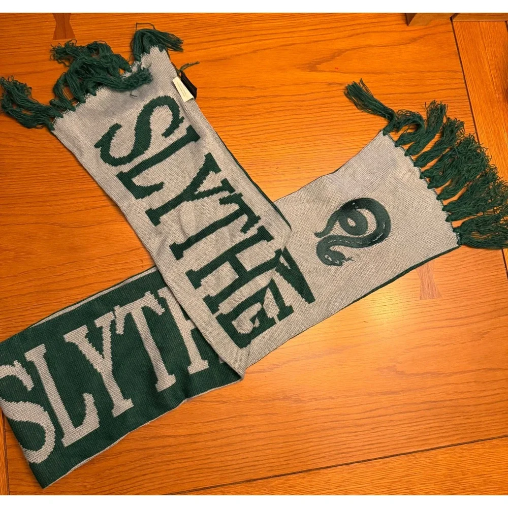 Universal Studios Harry Potter Slytherin Reversible Knit Scarf Snake Green Gray